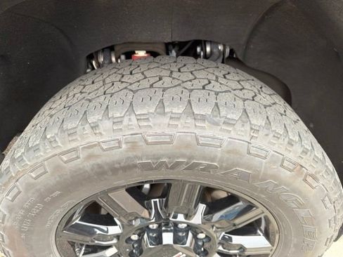Used 2024 GMC Sierra 2500 AT4 w/ AT4 Premium Plus Package AWD/4WD image 16
