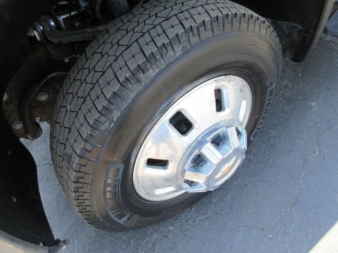 Used 2024 Chevrolet Silverado 3500 High Country w/ High Country Premium Package AWD/4WD image 15