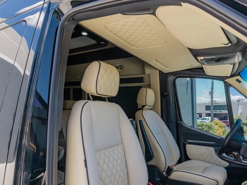Used 2022 Mercedes-Benz Sprinter 2500 image 11