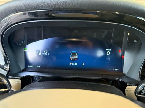 Used 2025 Lincoln Corsair AWD image 3