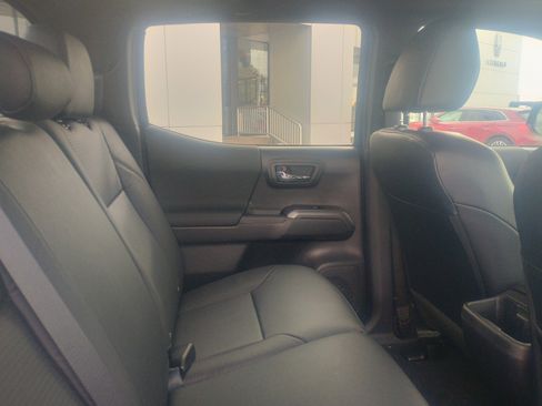 Used 2023 Toyota Tacoma TRD Off-Road image 13