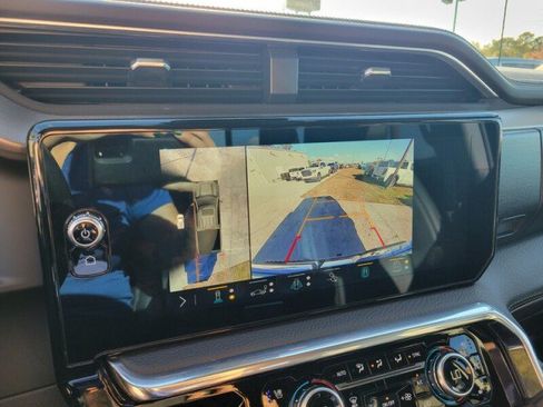 Used 2023 GMC Sierra 1500 Denali w/ Technology Package AWD/4WD image 23