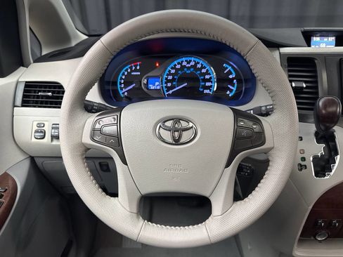 Used 2011 Toyota Sienna XLE AWD/4WD image 13