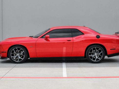 Used 2019 Dodge Challenger R/T RWD image 16