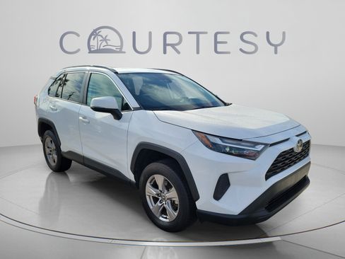 Used 2022 Toyota RAV4 XLE w/ Convenience Package FWD image 5