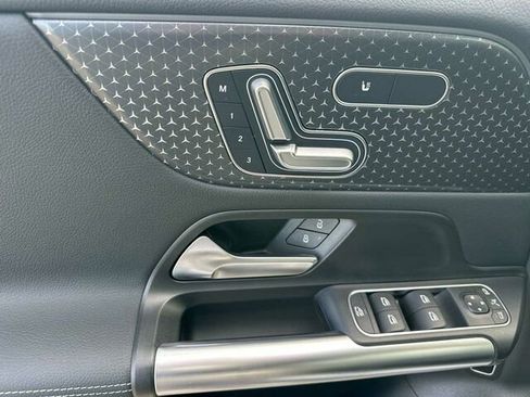 Used 2025 Mercedes-Benz GLA 250 4MATIC image 13