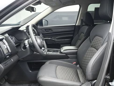 Used 2023 Nissan Pathfinder S FWD image 7