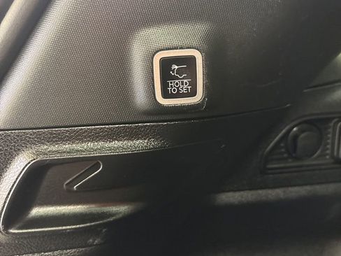 Used 2022 Jeep Grand Cherokee Altitude image 27