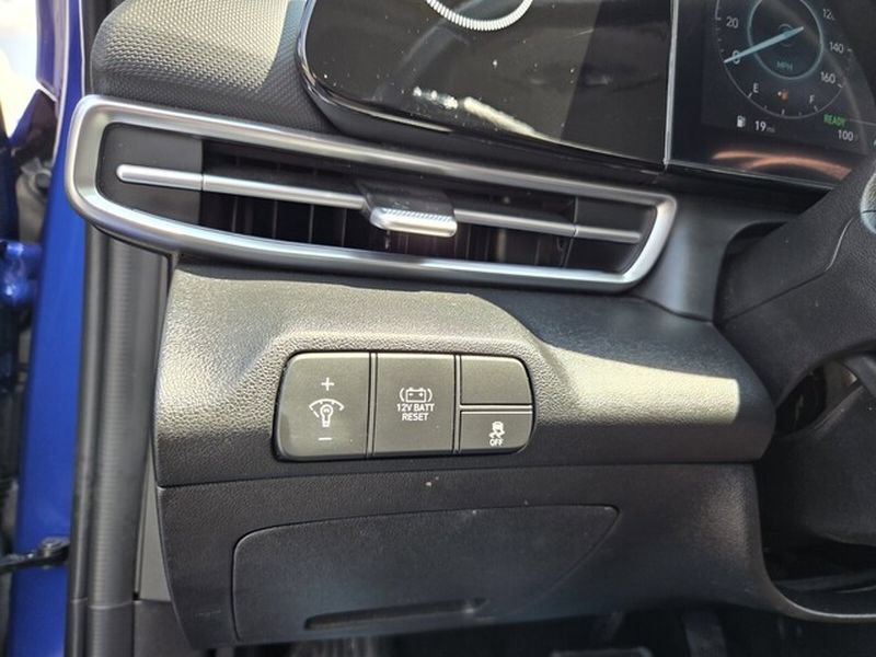 Used 2025 Hyundai Elantra Limited FWD image 26