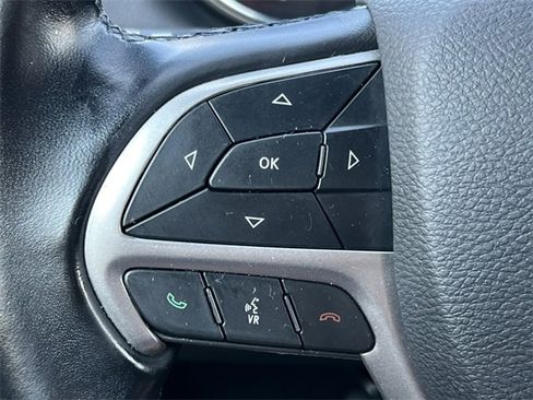 Used 2021 Jeep Grand Cherokee Laredo image 20