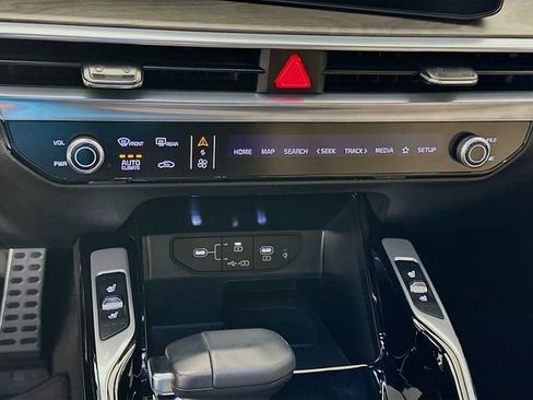 Used 2025 Kia Sorento SX Prestige w/ Olive Brown Leather Package image 16