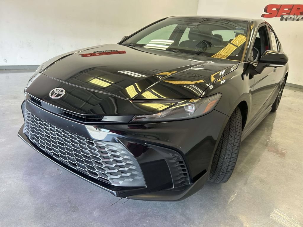 Used 2025 Toyota Camry SE FWD image 7
