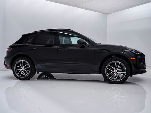 Certified 2026 Porsche Macan AWD/4WD image 9