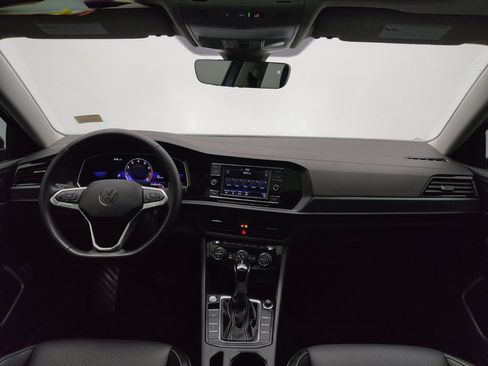 Used 2022 Volkswagen Jetta SE image 22