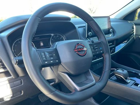 Used 2025 Nissan Rogue SV w/ Rock Creek Premium Package image 15