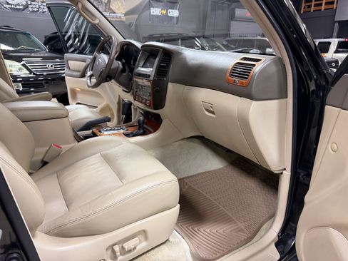 Used 2007 Toyota Land Cruiser AWD/4WD image 25