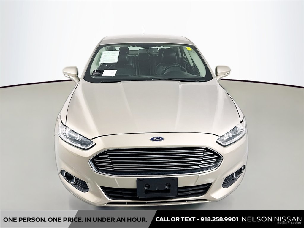 Used 2016 Ford Fusion SE w/ Equipment Group 502A FWD image 2