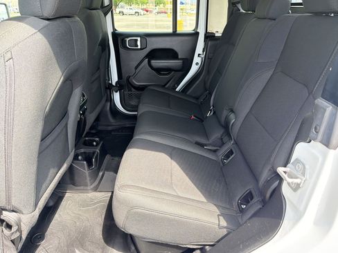 Used 2022 Jeep Gladiator Willys image 12
