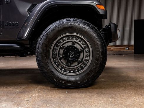 Used 2021 Jeep Gladiator Sport image 11