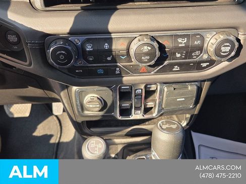 Used 2025 Jeep Wrangler Unlimited Sahara AWD/4WD image 21