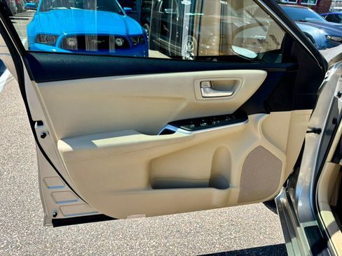 Used 2015 Toyota Camry LE FWD image 9