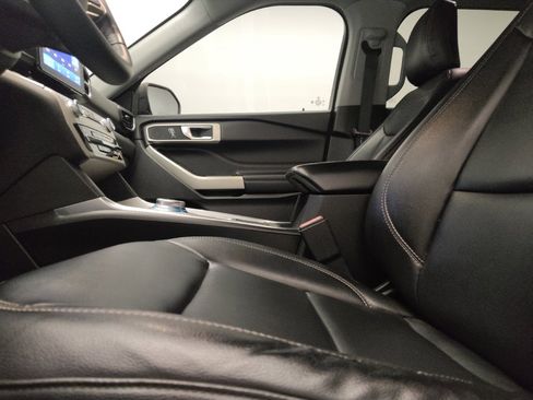 Used 2020 Ford Explorer XLT w/ Equipment Group 202A RWD image 17