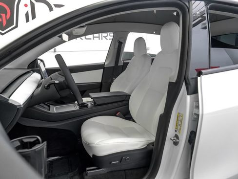 Used 2021 Tesla Model Y Long Range AWD/4WD image 40