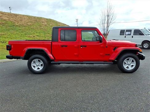 Used 2022 Jeep Gladiator Sport image 3