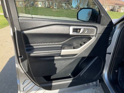 Used 2020 Ford Explorer XLT w/ Equipment Group 202A image 11