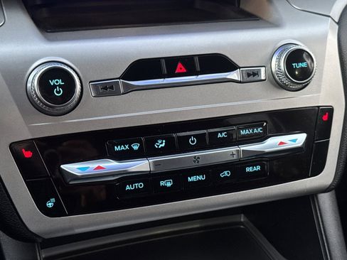 Certified 2022 Ford Explorer XLT w/ Equipment Group 202A image 21