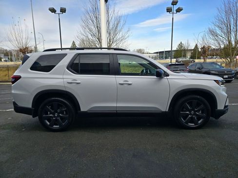 Certified 2025 Honda Pilot Sport image 6