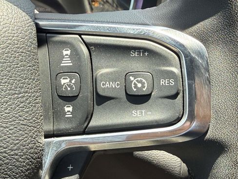 Used 2025 RAM 3500 Laramie AWD/4WD image 15