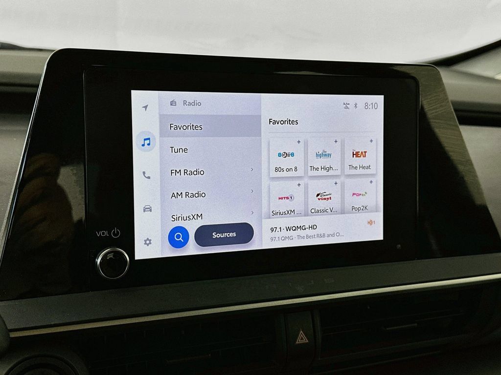 Used 2025 Toyota Prius LE FWD image 17