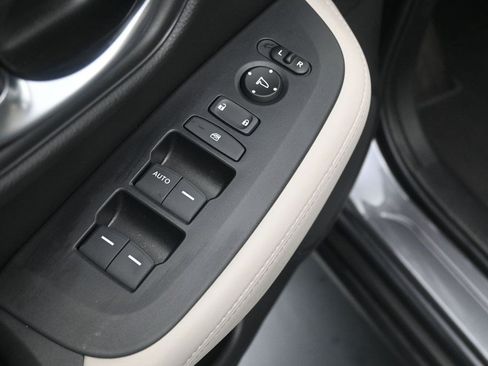 Used 2025 Honda HR-V LX image 14