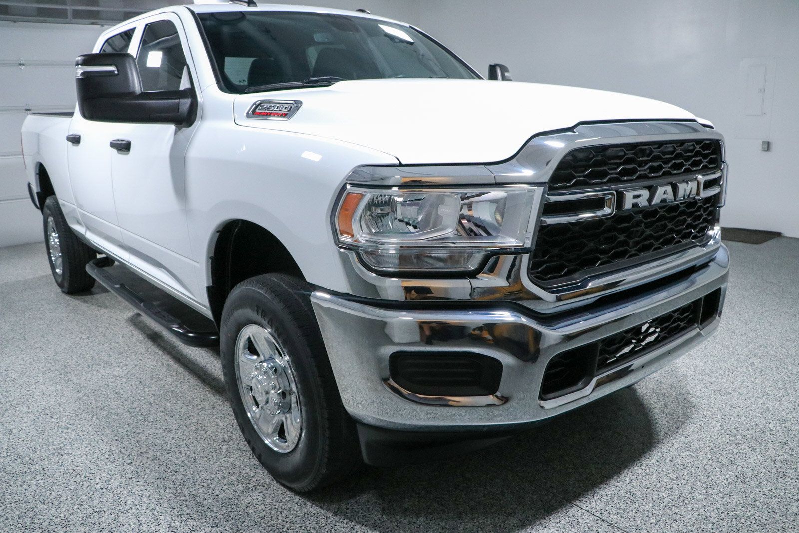 Used 2024 RAM 2500 Tradesman w/ Chrome Appearance Group AWD/4WD image 5