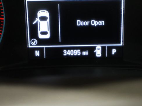 Used 2017 Chevrolet Malibu LT image 38