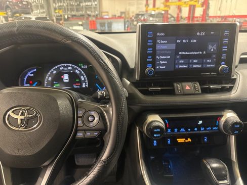 Used 2019 Toyota RAV4 XSE w/ XSE Weather Package AWD/4WD image 16