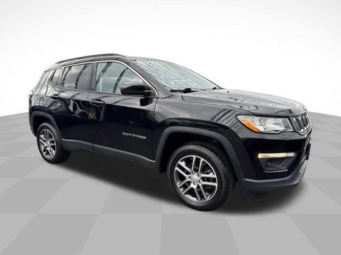 Used 2020 Jeep Compass Latitude w/ Cold Weather Group AWD/4WD image 3