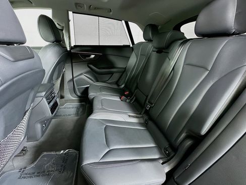 Used 2023 Audi Q8 Prestige w/ Prestige Package image 9