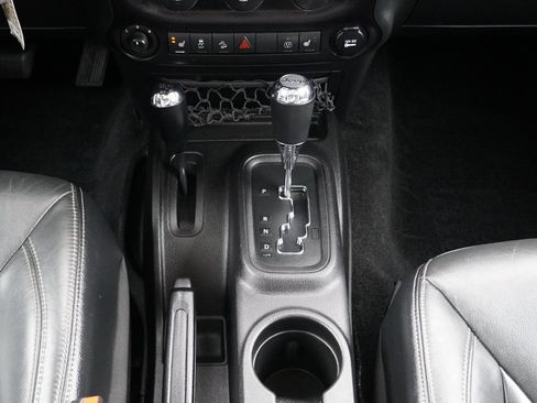 Used 2015 Jeep Wrangler Unlimited Sahara w/ Connectivity Group image 34