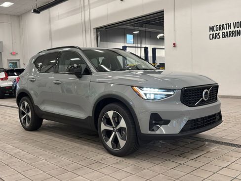Used 2026 Volvo XC40 B5 Plus w/ Protection Package Premier AWD/4WD image 3