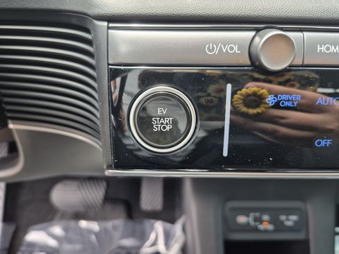 New 2026 Hyundai Ioniq 5 SE AWD/4WD image 32