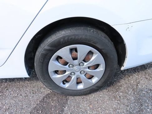 Used 2017 Hyundai Accent SE FWD image 28