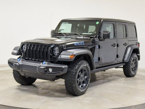 Used 2023 Jeep Wrangler Unlimited w/ Sun & Screen Package image 5
