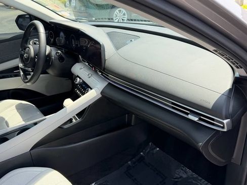 Used 2024 Hyundai Elantra Limited FWD image 16
