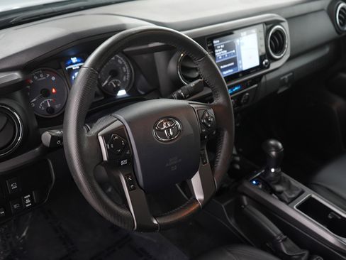 Used 2020 Toyota Tacoma TRD Sport w/ TRD Premium Sport Package AWD/4WD image 20