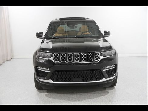 Used 2023 Jeep Grand Cherokee Summit AWD/4WD image 2