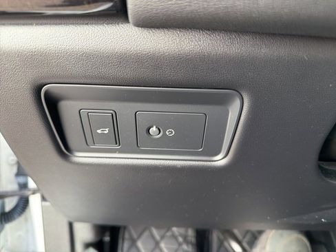 Used 2020 Land Rover Range Rover Sport SE image 21