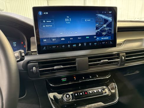 New 2026 Lincoln Corsair Premiere image 17