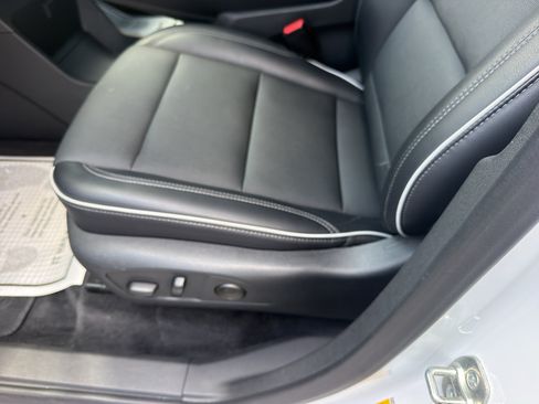 Used 2025 Buick Enclave Preferred AWD/4WD image 19